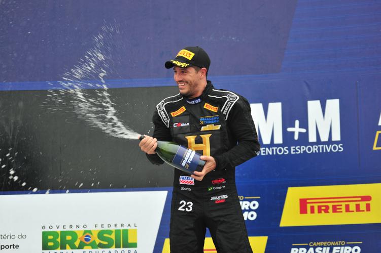 Na raça, Cozzi é pódio do Brasileiro de Turismo no Velopark-0