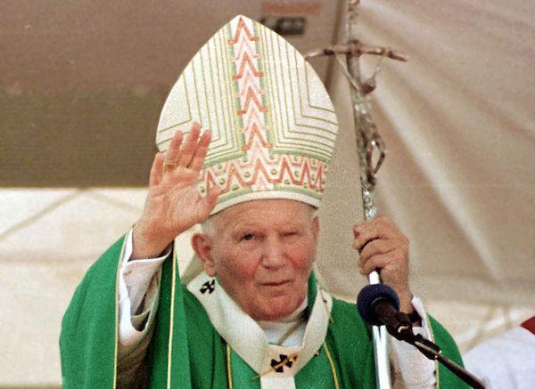 Papa João Paulo II assume o poder da Igreja Católica-0