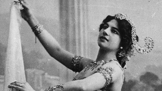 Dançarina Mata Hari é executada após ser acusada de espionagem-0
