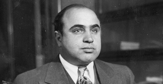 Gângster Al Capone vai para a prisão-0