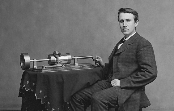 Thomas Edison inventa a lâmpada incandescente comercializável-0