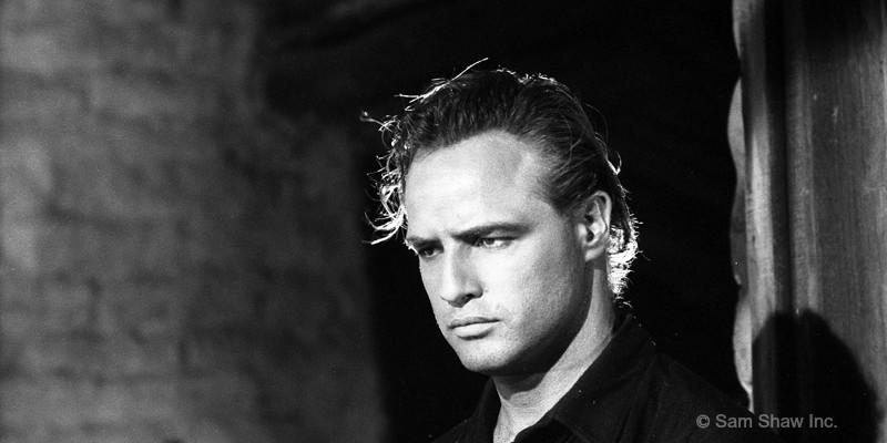 Nasce o ícone do cinema Marlon Brando-0