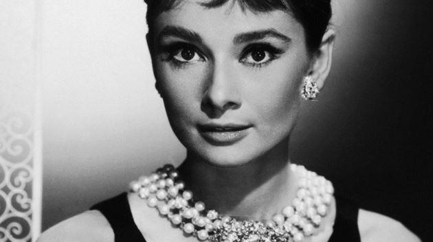 Nasce a atriz Audrey Hepburn, de Bonequinha de Luxo-0
