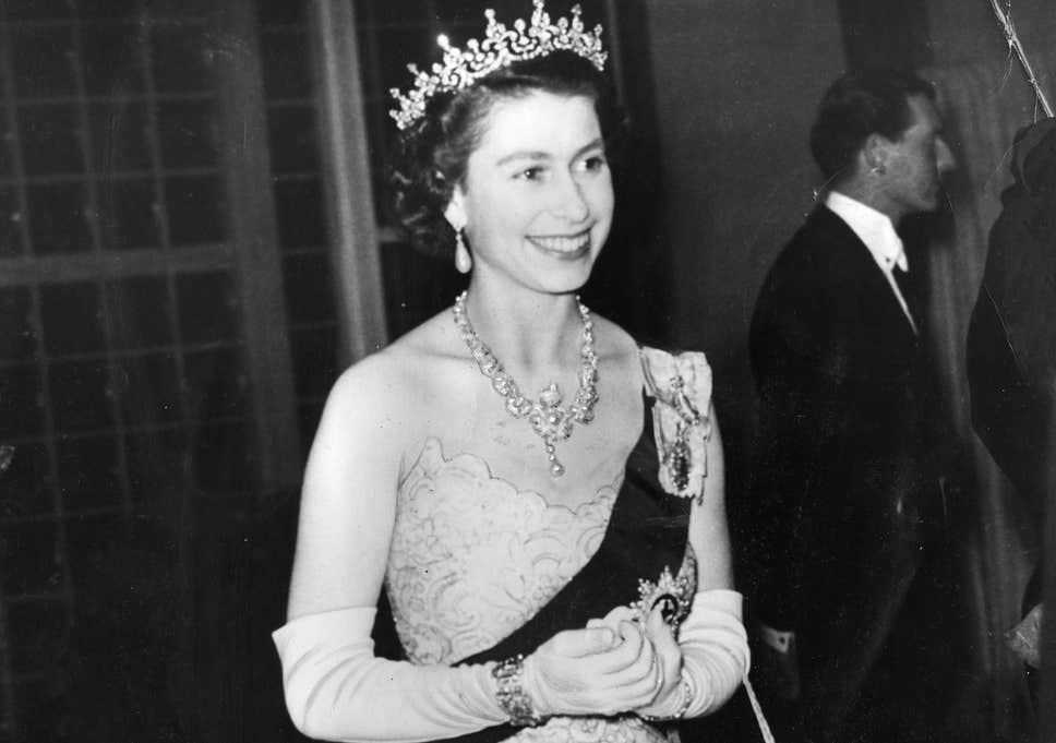 Rainha Elizabeth II é coroada-0