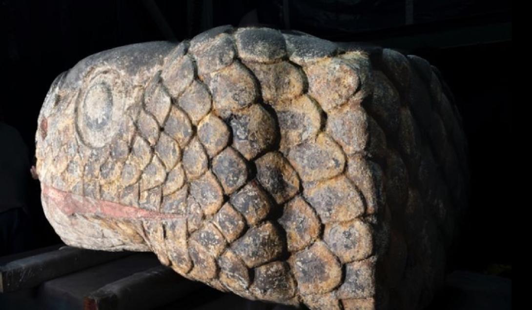 Colossal cabeça de cobra asteca é encontrada após terremoto no México-0