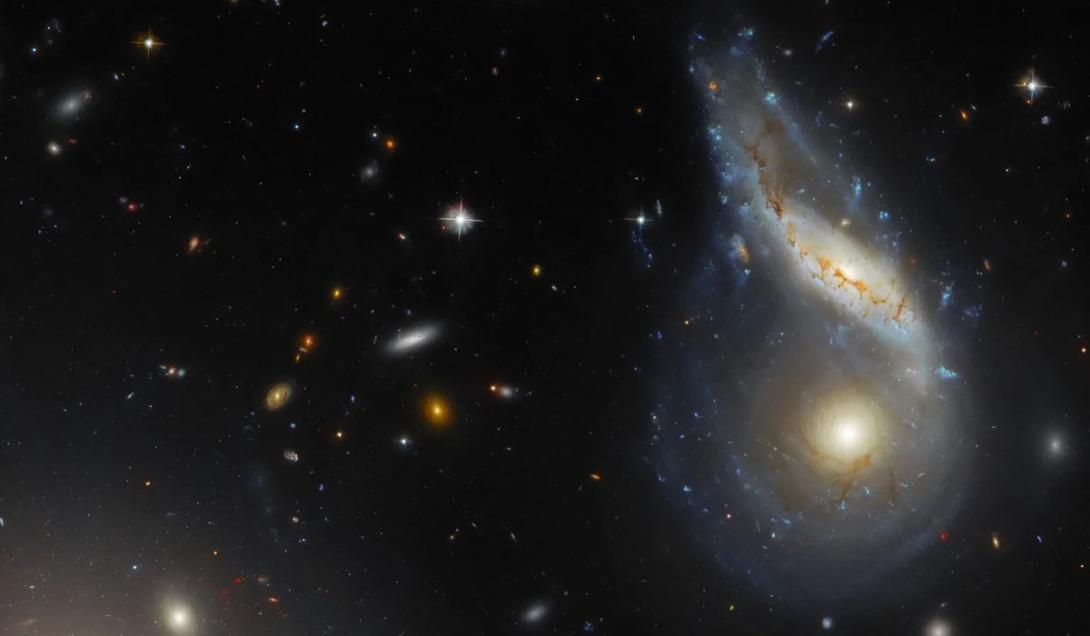 NASA registra imagem de duas galáxias em processo de colisão-0